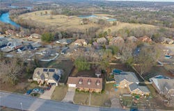 1912 Parkridge DR, Van Buren, AR 72956