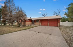 11 MacNaughton Rd, Pueblo, CO 81001