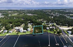 5275 Soundside Dr, Gulf Breeze, FL 32563