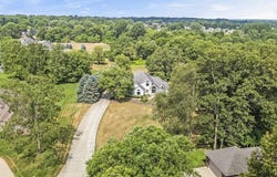 2210 E Laurien Court, Warsaw, IN 46582-5628