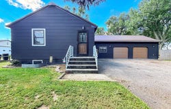 313 11th Ave, Redfield, SD 57469