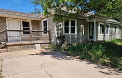 1914 E 26th Ave, Hutchinson, KS 67502