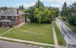 200X E 3rd St, Duluth, MN 55805