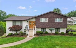 556 Country Club Rd, South Strabane, PA 15301