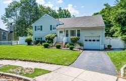 24 Turner Ct, Metuchen Boro, NJ 08840-1006