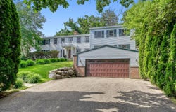 211 Paisley Lane, Golden Valley, MN 55422