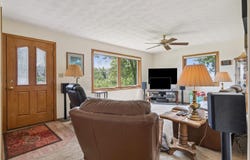 1675 JAMESTOWN Avenue, Independence, IA 50644