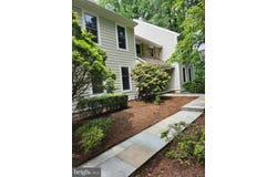 1067 HEARTSEASE DR, WEST CHESTER, PA 19382