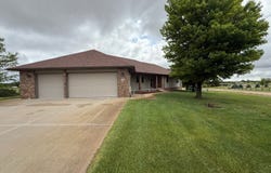 210 E Buffalo Circle, Hastings, NE 68901