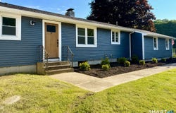 17 Wauregan Road, Canterbury, CT 06331