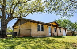 1008 Grayson Street, Nocona, TX 76255