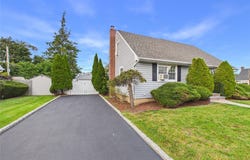 39 Croyden Lane, Hicksville, NY 11801