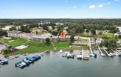 8942 E Hatchery Road, Syracuse, IN 46567