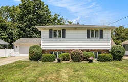 1017 Parchmount Avenue, Kalamazoo, MI 49004