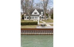 206 Edgewater Drive, Algonac, MI 48001