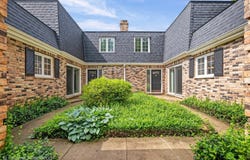 422 E Russell Street, Barrington, IL 60010
