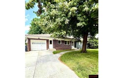 402 E Pleasant Street, Mankato, MN 56001