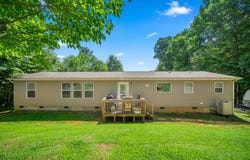 2718 Roseberry Rd, Mascot, TN 37806