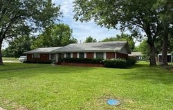 805 W 4th Street, Clarksville, TX 75426