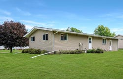 401 Sherry Ln, Viroqua, WI 54665