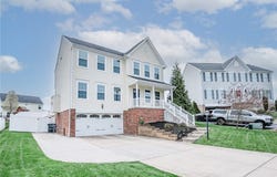 605 Skyline Ct, Irwin, PA 15642