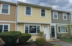 3 Lydon Ln, Halifax, MA 02338