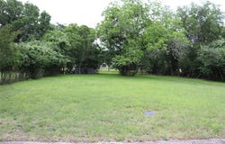 1006 Johnson St, Lockhart, TX 78644