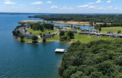 403 Moon Bay, Kuttawa, KY 42055