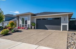 565 NW Crater Lake Dr, Dallas, OR 97338