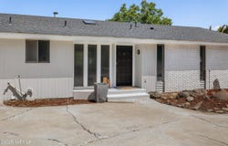 5207 Crest Dr, Yakima, WA 98908