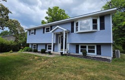 3 Abbey Road, Hyde Park, NY 12538