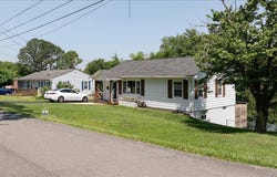 911 Lake Drive, Johnson City, TN 37601