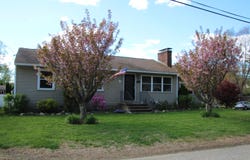 6 Ray Drive, Hooksett, NH 03106