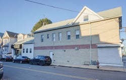 60 4th St, Elizabeth City, NJ 07206-1247