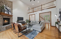 208 Carriage Hill Circle, Libertyville, IL 60048