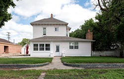 110 E 11th St, Wood River, NE 68883