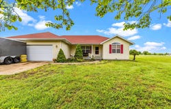 1640 E 541st Road, Brighton, MO 65617