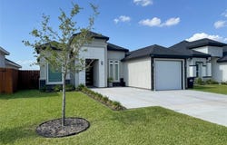 1313 W Dawes Avenue W, Alton, TX 78573