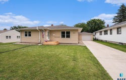 506 N Josephine Ave, Madison, SD 57042