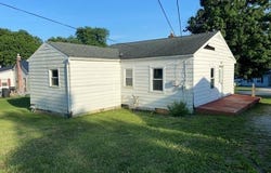615 E South Street, Albion, IN 46701-1325
