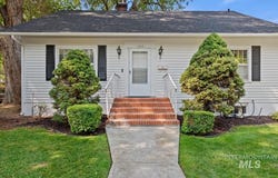 1922 Everett, Caldwell, ID 83605