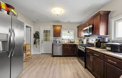 31 Alderman St, Holyoke, MA 01040