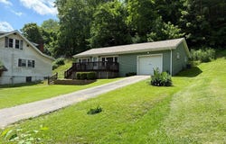398 Peters Run Rd, Wheeling, WV 26003