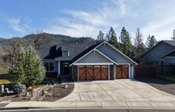 209 White Oak Way, Shady Cove, OR 97539
