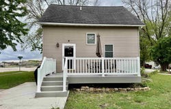 1312 2nd Ave S, Clear Lake, IA 50428
