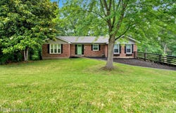 2714 Windsor Forest Dr, Louisville, KY 40272