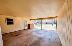 220 N 15th Avenue, Munday, TX 76371