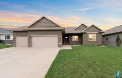 5409 S Sirocco Ave, Sioux Falls, SD 57108