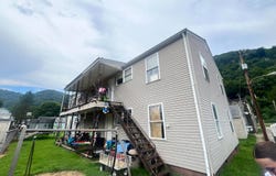 318 Maple Street, Smithers, WV 25186