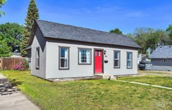 155 N N 11th E St, Mountain Home, ID 83647